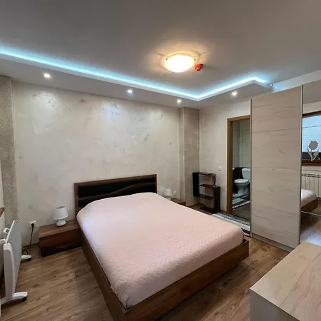 Spacious One-bedroom With Large Panoramic Terrace Lejlighed