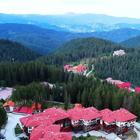 Spacious One-bedroom With Large Panoramic Terrace Lejlighed